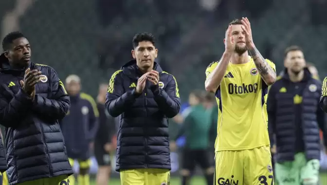 Fenerbahçe, 20 yıl sonra ilk kez Süper Lig'de ilk 20 haftayı namağlup tamamladı! Peki 20 sene önce şampiyon kim olmuştu? 22. hafta detayı...