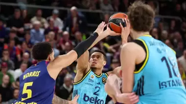 Lider Fenerbahçe Beko, Barcelona'yı deplasmanda devirdi