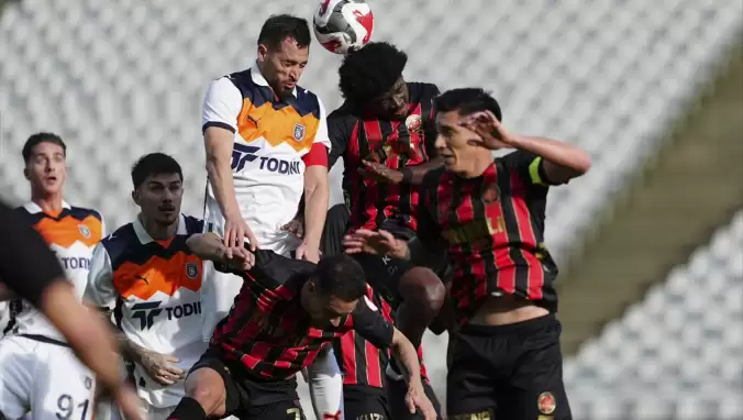 Atatürk Olimpiyat Stadı'nda gol yağmuru! Başakşehir, Karagümrük'ü rahat geçti