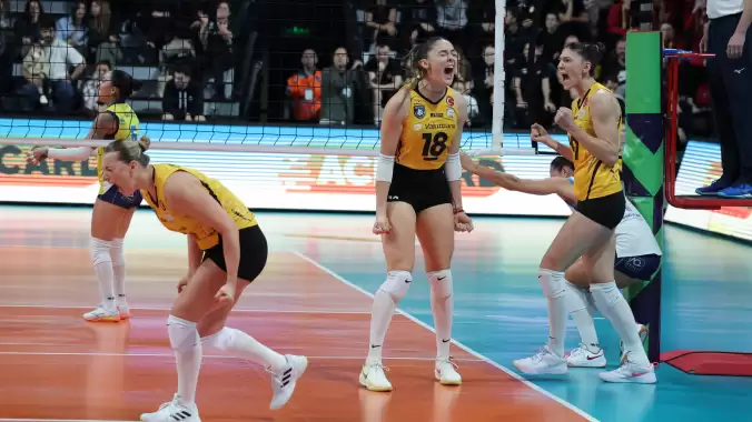 VakıfBank'tan muhteşem geri dönüş: Çeyrek finale yükseldi!