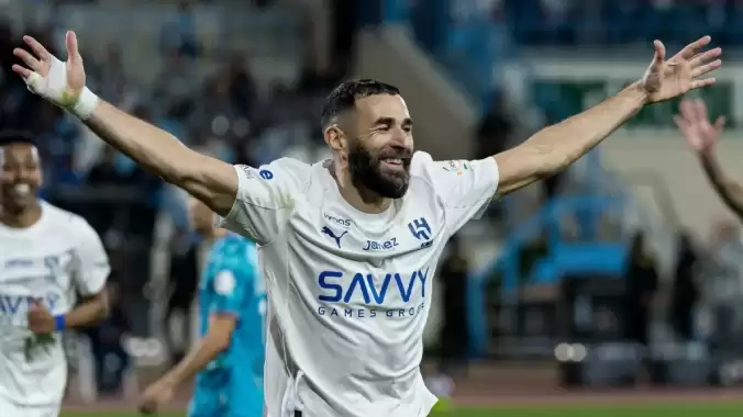 Ronaldo duymasın! Benzema ilk maçında şov yaptı