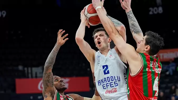 Anadolu Efes, Karşıyaka karşısında yerli yıldızları ile kazandı