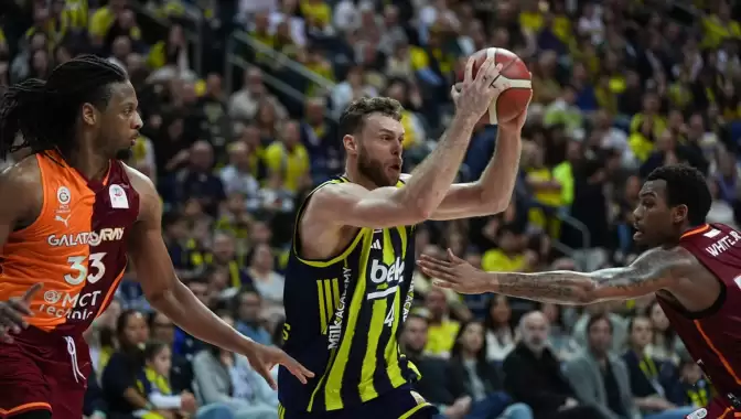 Dev derbinin son anları nefes kesti! Fenerbahçe, Galatasaray'ı son çeyrekte devirdi