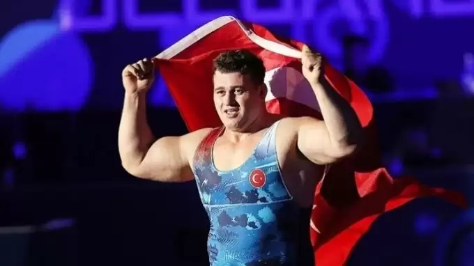 Rıza Kayaalp 610 gün sonra altın madalya ile döndü!