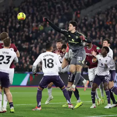 Manchester United 1 puanı 90+5'te aldı!