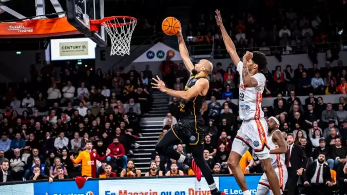 Galatasaray Fransa deplasmanında liderliği aldı!