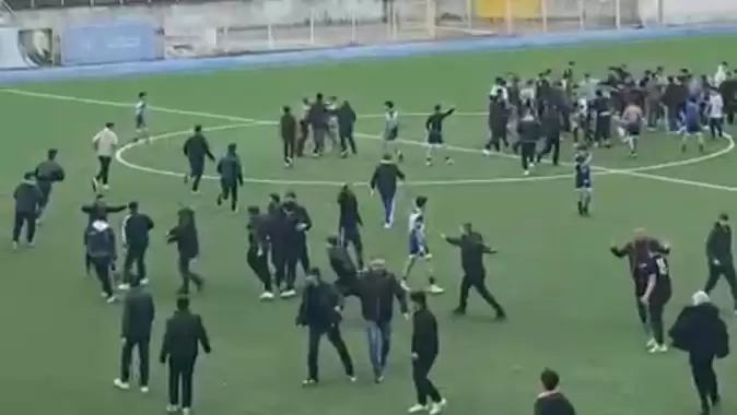 Adana'da maç heyecanı çıkan kavgayla yarıda kaldı