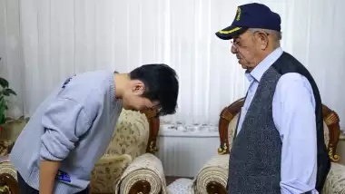 Konyaspor'un Güney Koreli oyuncusu Jinho Jo, 96 yaşındaki Kore gazisi ile buluştu