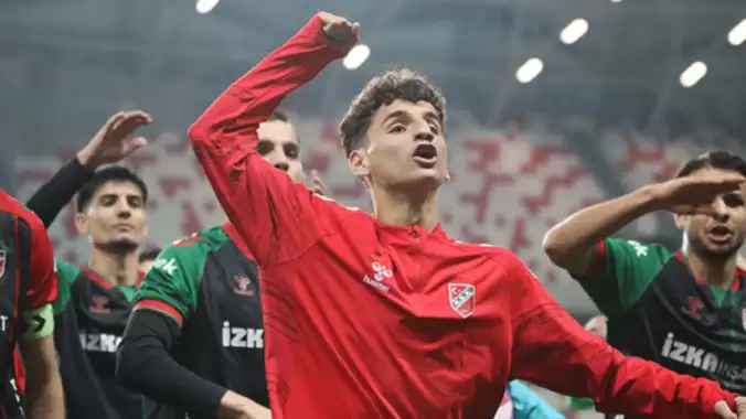 İsmi Trabzonspor'la anılmıştı: Genç futbolcu Fenerbahçe'ye imza atıyor!