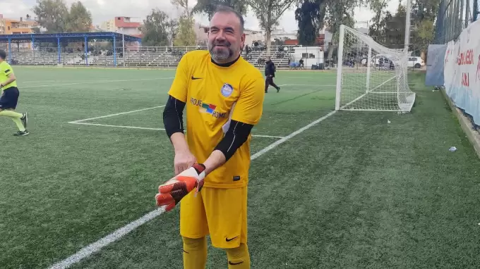 56 yaşındaki kaleci Cevdet Çelik’ten futbol aşkı: 30 yılı aşkın süredir sahada