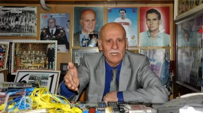 Trabzonspor'un efsane teknik direktörü Ahmet Suat Özyazıcı vefatının 3. yılında anılıyor