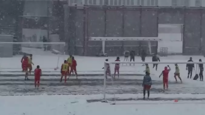 Şampiyonluk aşkı engel tanımıyor! Bu karda sahaya çıktılar