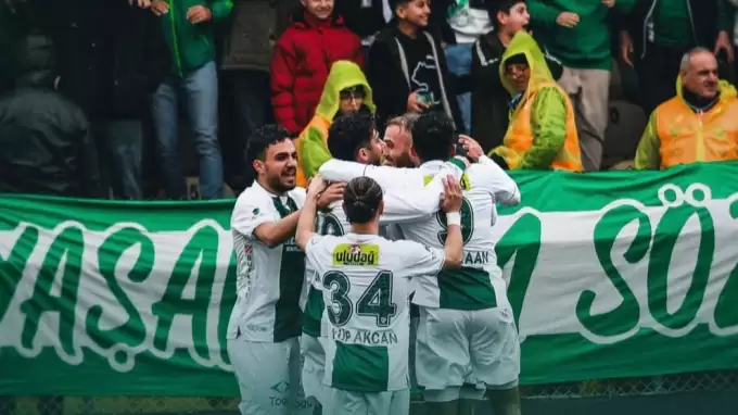 Maç fazlasıyla liderlik geldi: Timsah İzmir’de şov yaptı