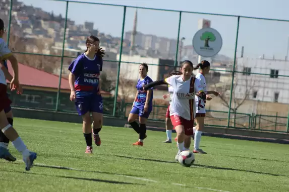 Kayseri Kadın FK’dan 10 gollü şampiyonluk provası