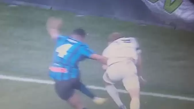 Hayrete düşüren olay... Penaltı verilmedi, kocasını bıçakladı!