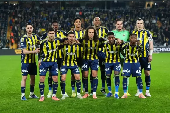 Fenerbahçe'de bir sakatlık daha! Kasımpaşa maçının ilk yarısında 2. değişiklik