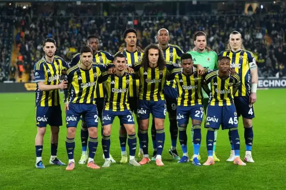 Fenerbahçe'de bir sakatlık daha! Kasımpaşa maçının ilk yarısında 2. değişiklik