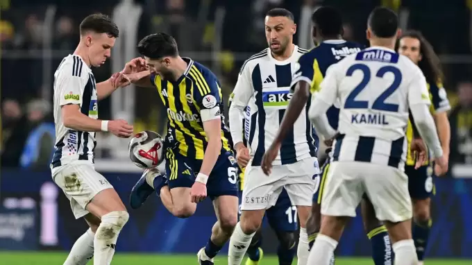 Fenerbahçe-Kasımpaşa maçında şok Bu kez Kasımpaşalı futbolcu yere yığıldı