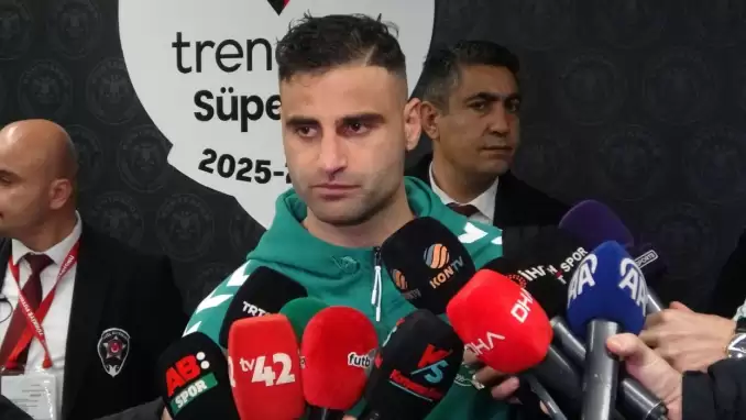 Deniz Türüç'ten paylaşım: "Dua eden tüm sevenlerimize teşekkür ederiz"