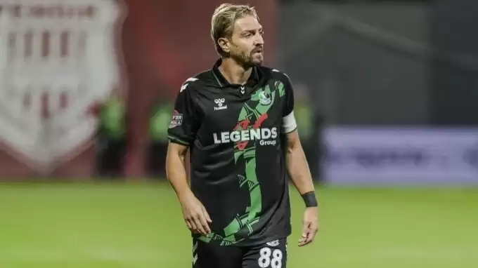 12 maç, 4 kırmızı kart Caner Erkin'in başını yaktı! Yollar ayrıldı...