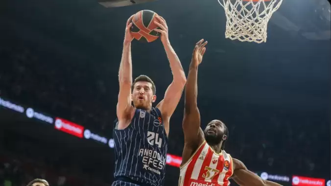 Anadolu Efes'in 3 maçlık serisi Sırbistan'da son buldu!