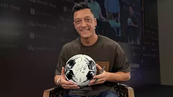 Mesut Özil: "Futbolu bıraktım huzuru buldum"