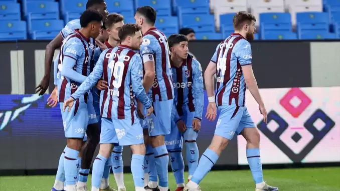 Trabzonspor ikinci yarı ayağa kalktı, 3 puanı aldı!