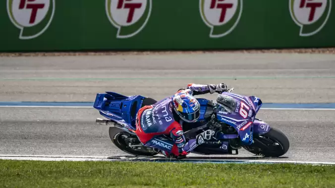 Toprak Razgatlıoğlu Tayland’da düştü, Acosta, Sprint zaferini kaptı!