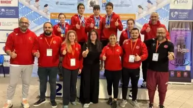 Özel milli yüzücülerden Yunanistan’da 24 madalya