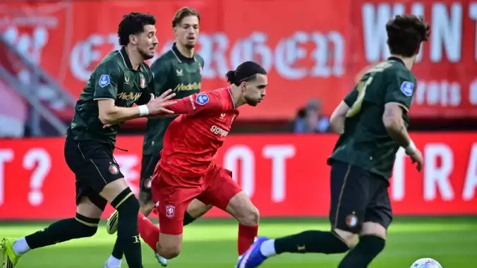 Eredivisie’de büyük sürpriz! Twente, Robin van Persie’yi üzdü