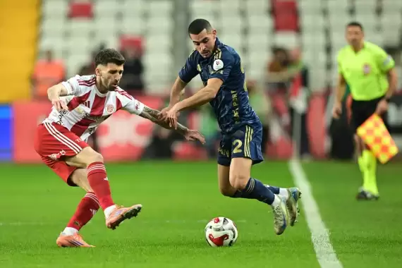 Antalyaspor kaçtı, Fenerbahçe kovaladı! Nefes kesen maçta puanlar paylaşıldı...