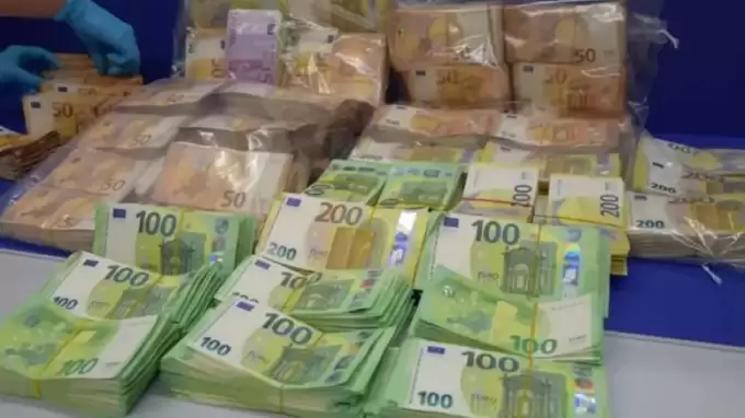 Havalimanında yüz binlerce euroyla yakalanan futbolculara kara para soruşturması