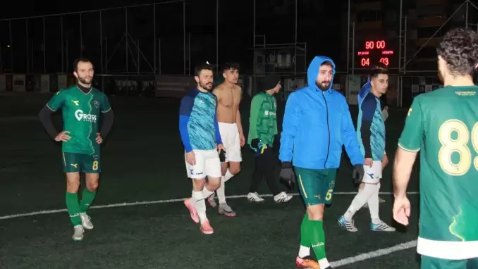 Kocaeli'de rakiplerinin gol atmasına izin veren futbolcuların savunmaları alındı