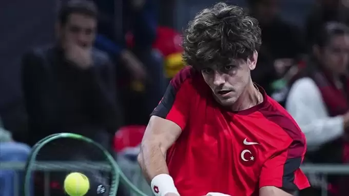 Milli tenisçi Yankı Erel'in maçı güvenlik alarmı nedeniyle yarıda kaldı