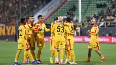 Galatasaray'da iki isim gözden düştü! Yollar ayrılacak...