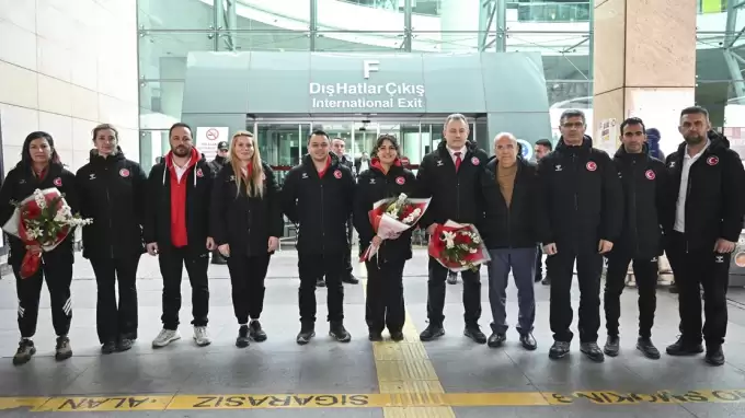 7 madalya alan milli atıcılar Türkiye'ye döndü