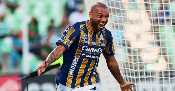 Fenerbahçe'de hayal kırıklığı yaratmıştı... Yeni takımında coştu!