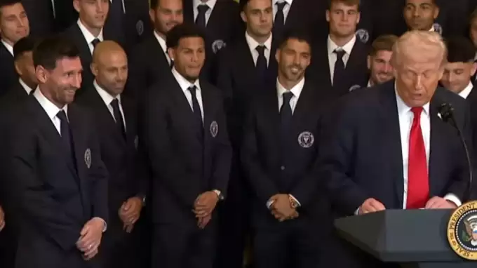 Beyaz Saray’da tartışma yaratan anlar: Trump konuştu, Messi ile Suarez güldü