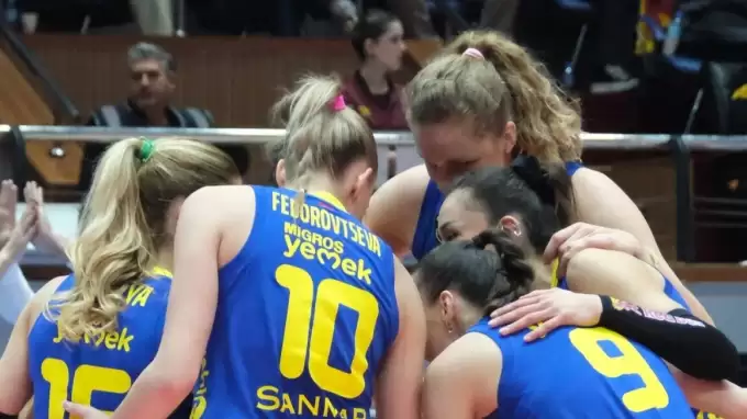 Fenerbahçe, Göztepe'yi İzmir'de son sette devirdi!