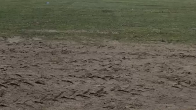 Muş’ta zemin alarmı! Görüntüler yıllar önceki Trabzonspor maçını anımsattı