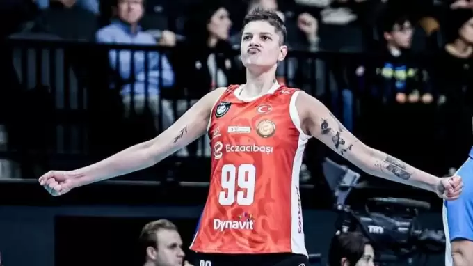 Ebrar Karakurt'tan Galatasaraylı taraftara olay yanıt