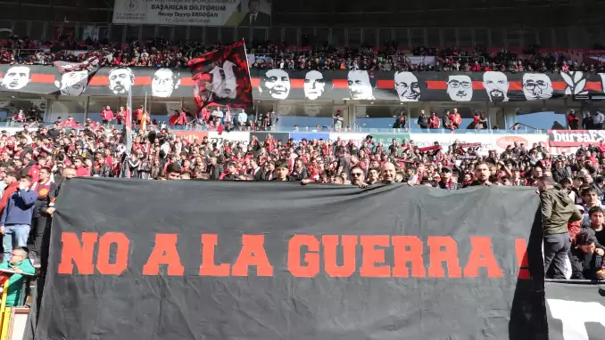 Eskişehirspor tribünlerinden, İspanya'ya selam