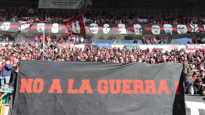 Eskişehirspor tribünlerinden, İspanya'ya selam