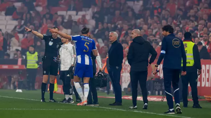 Kırmızı kart gören Mourinho'dan sert açıklama: Bana 50 kez hain dedi!