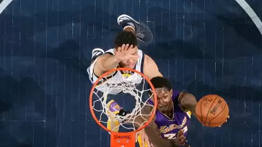 Lakers 9 maç sonra kazandı