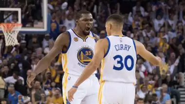 Curry Avrupa'da zirvede!