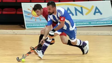 Salon hokeyi müsabakaları Mersin'de başladı