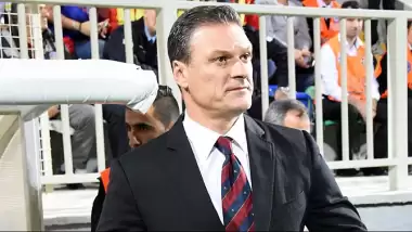 Alpay Özalan'dan genç oyuncularına nasihat..!