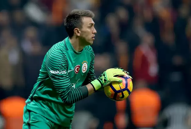 Galatasaray taraftarına bir şok daha! Muslera...