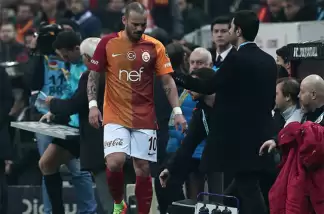 Flaş sözler: Sneijder hemen gönderilmeli!